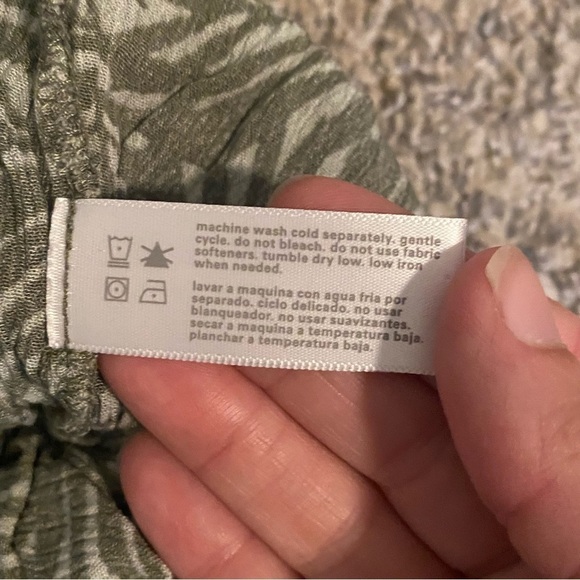 Three Dots Leaf Print Shorts Sage Green Sz Large - Picture 5 of 8